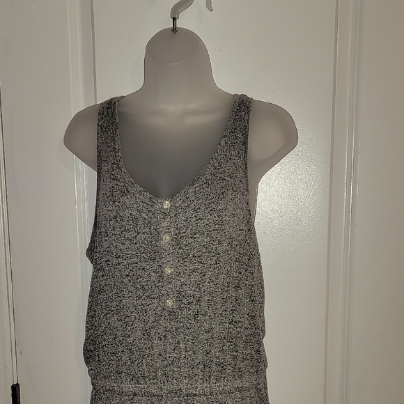 Old Navy Gray Jumpsuit with Scoop Neckline and Tapered Legs - Picture 6 of 9